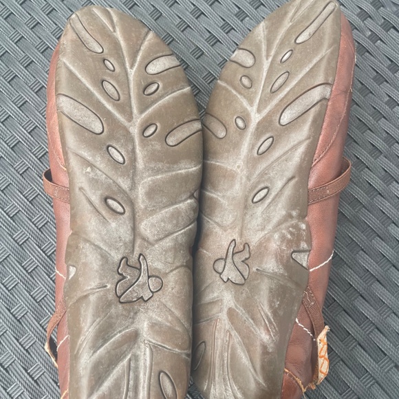 Merrell flats - Picture 3 of 6